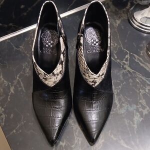 Vince Camuto Black and Gray Heeled Shoes with Chain Detail